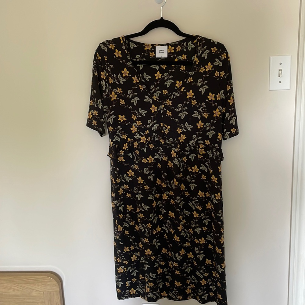 Mamalicious flower printed maternity dress in size large